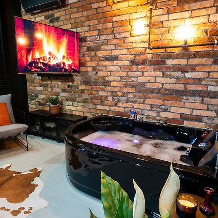 Aparthotel Zator Industrial 58 Jacuzzi Exterior photo